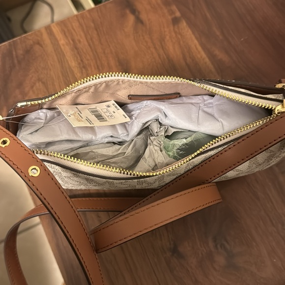 Small crossbody - Picture 3 of 3